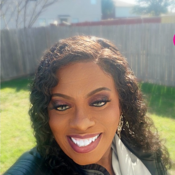 Meet your Posher, Anita - Picture 6 of 6